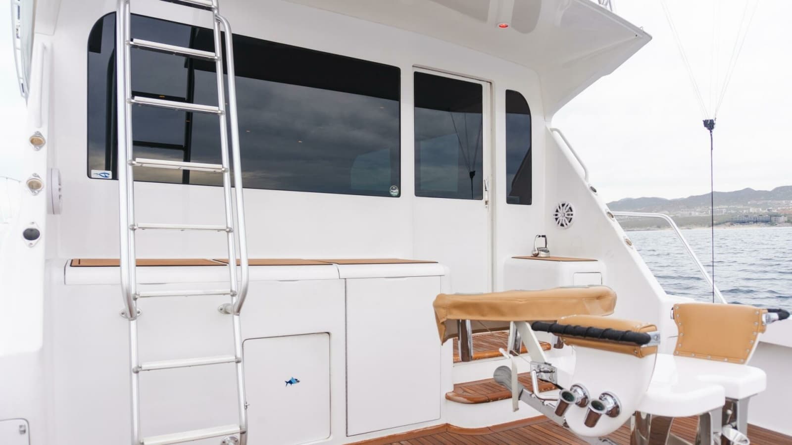 2000 Viking 55 Convertible - Photo 21