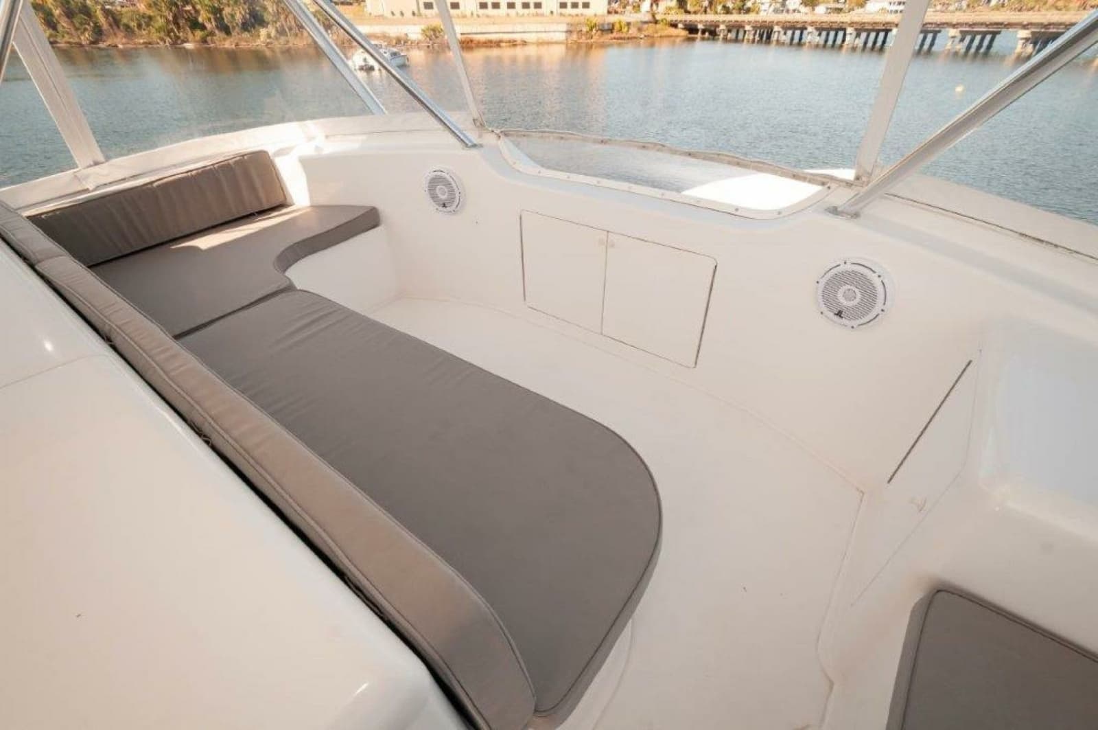 2001 Viking 61 Convertible - Photo 35