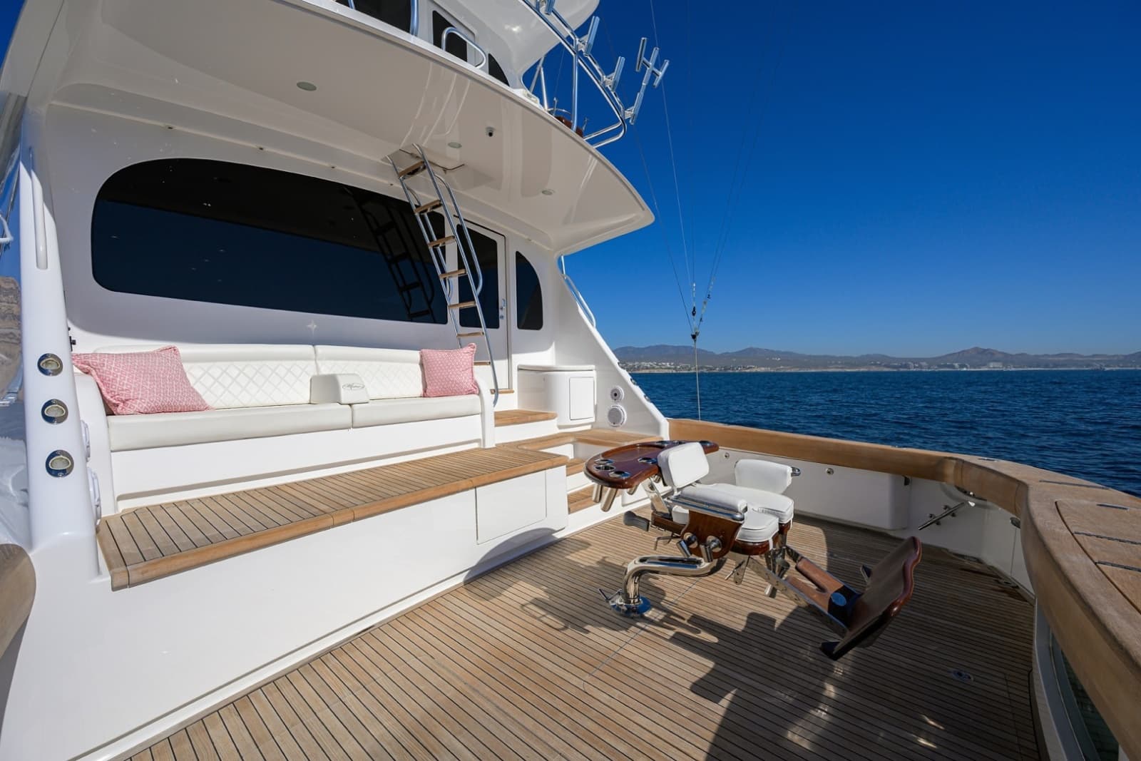 2023 Viking 80 Skybridge - Photo 43
