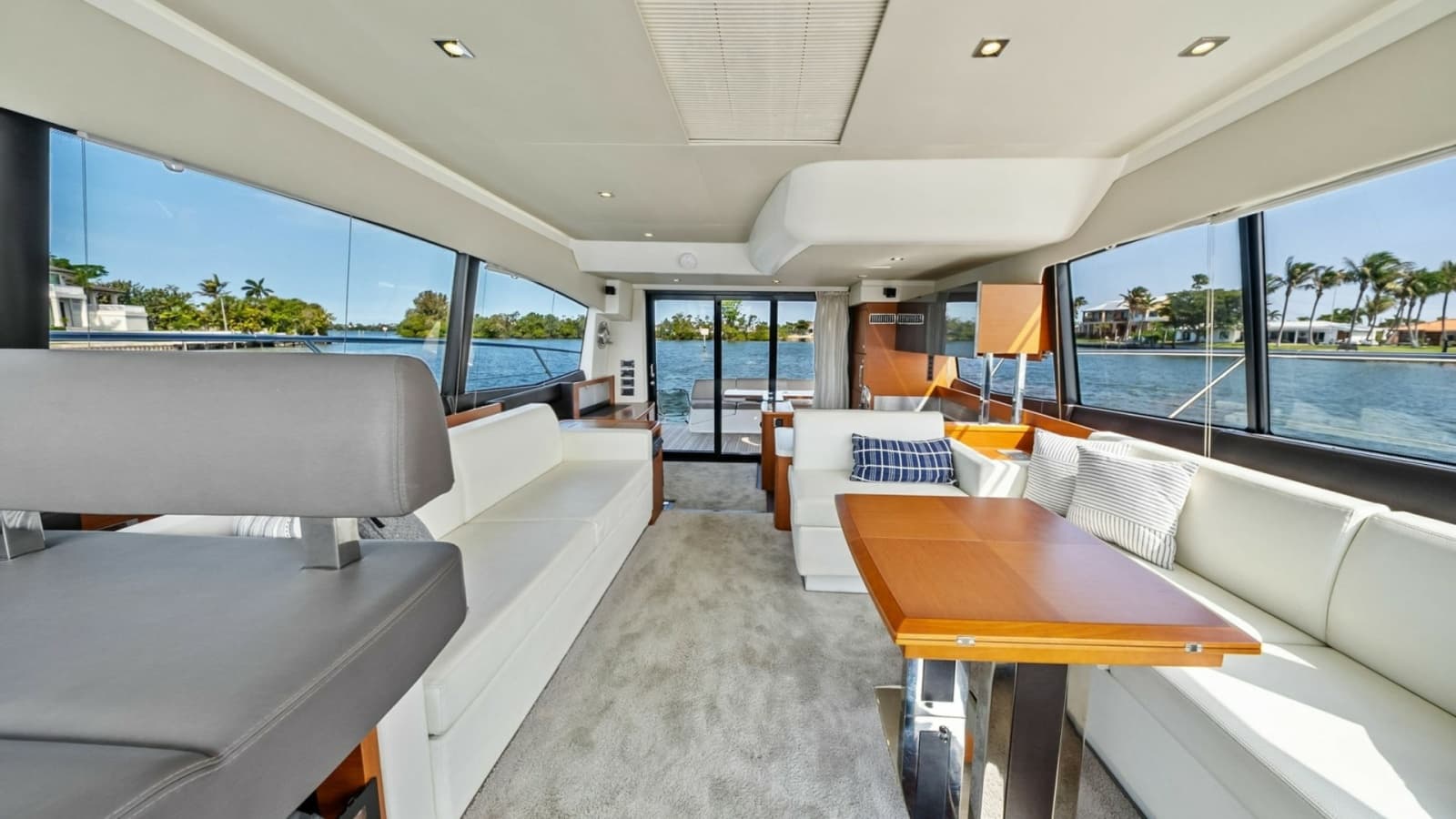 2015 Prestige 550 - Photo 2