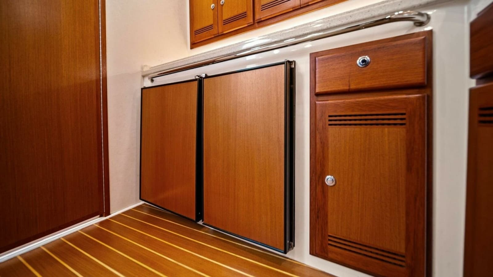 2005 Cabo 40 Express - Photo 105