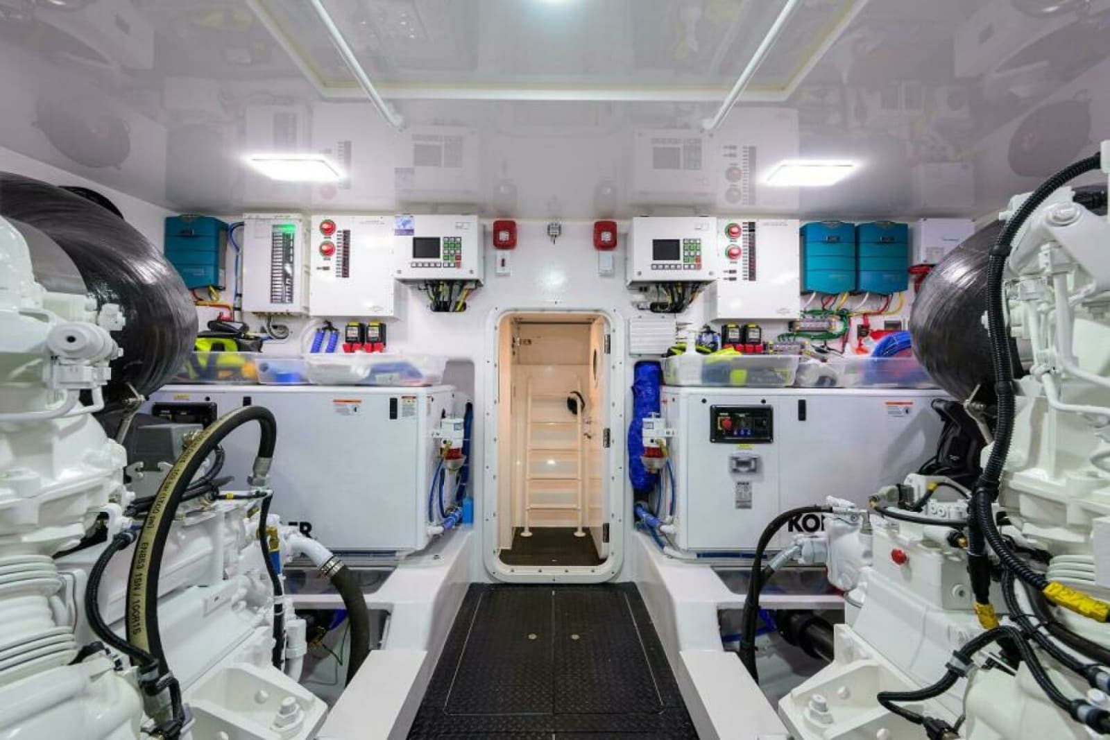 2024 Viking 80 Convertible - Photo 39