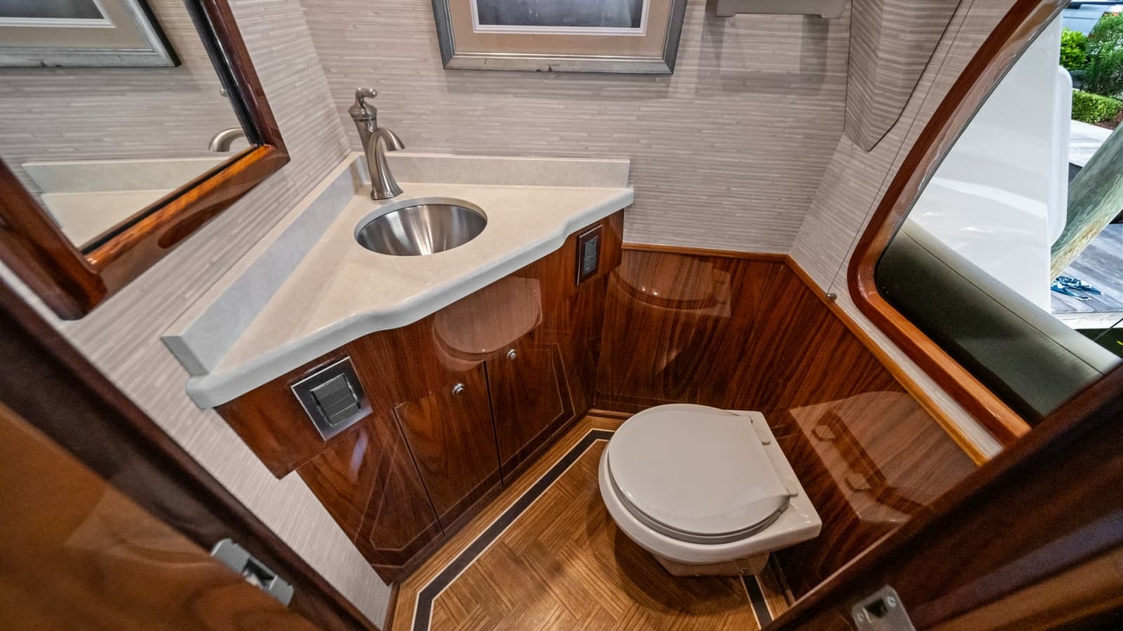 2021 Viking 72 Enclosed Bridge - Photo 19
