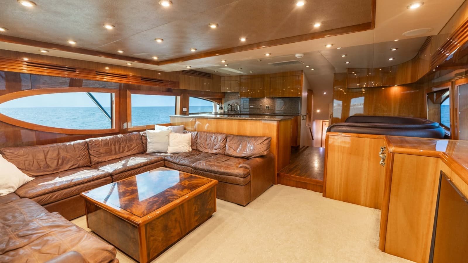 2007 Hatteras 68 Convertible - Photo 6