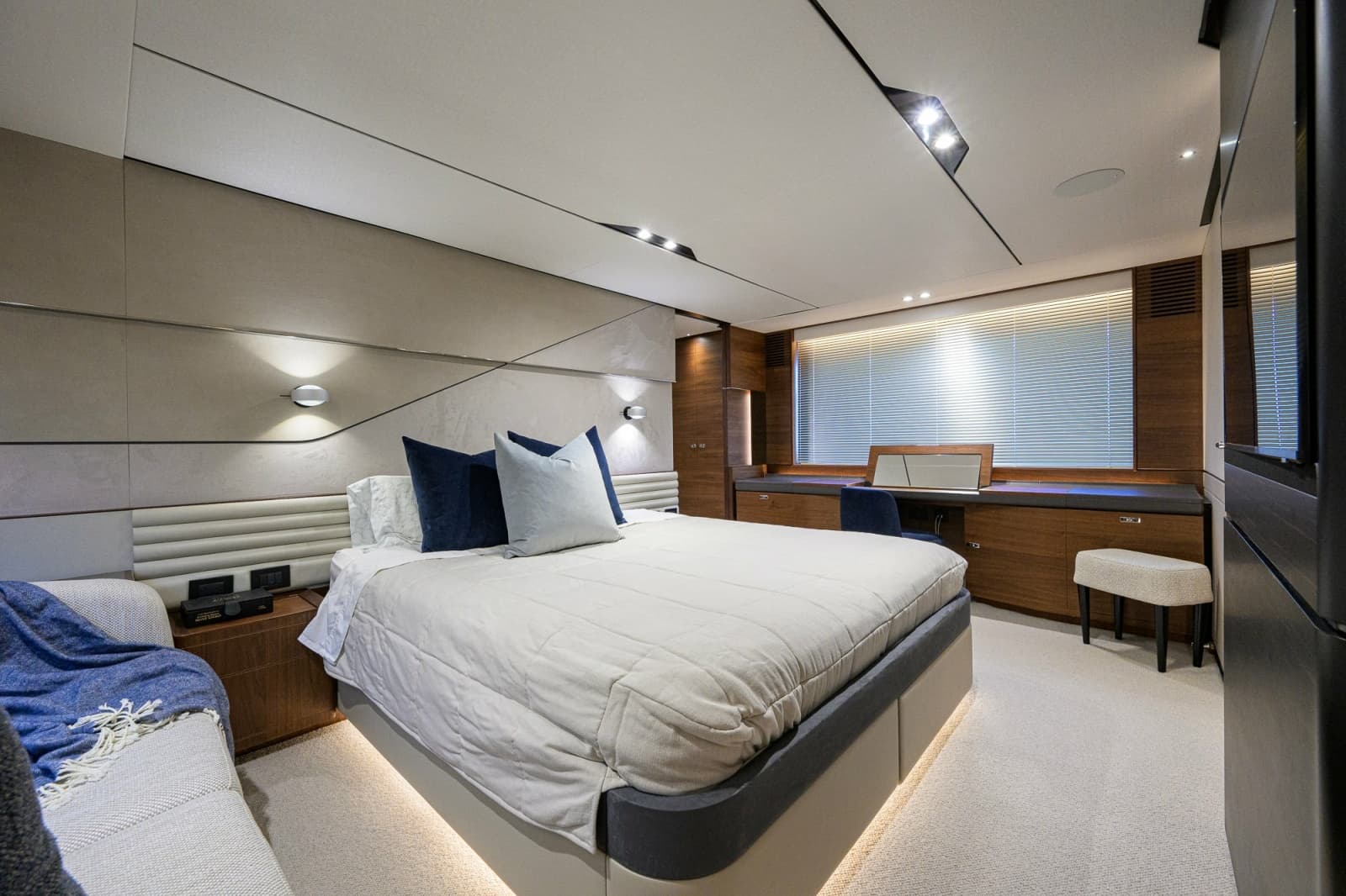 2022 Princess Y78 - Photo 11