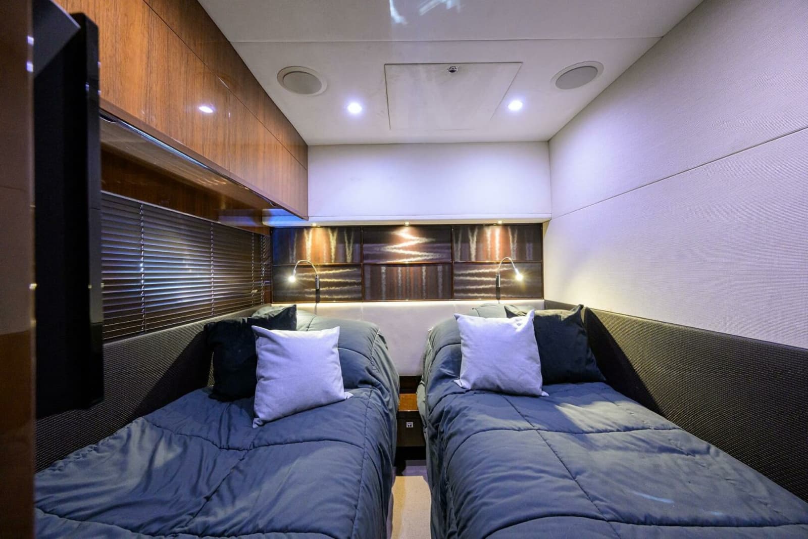 2013 Princess V72 Express Yacht - Photo 33