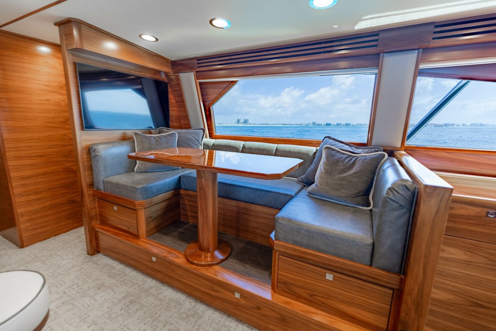 2023 Viking 72 Convertible - Photo 18