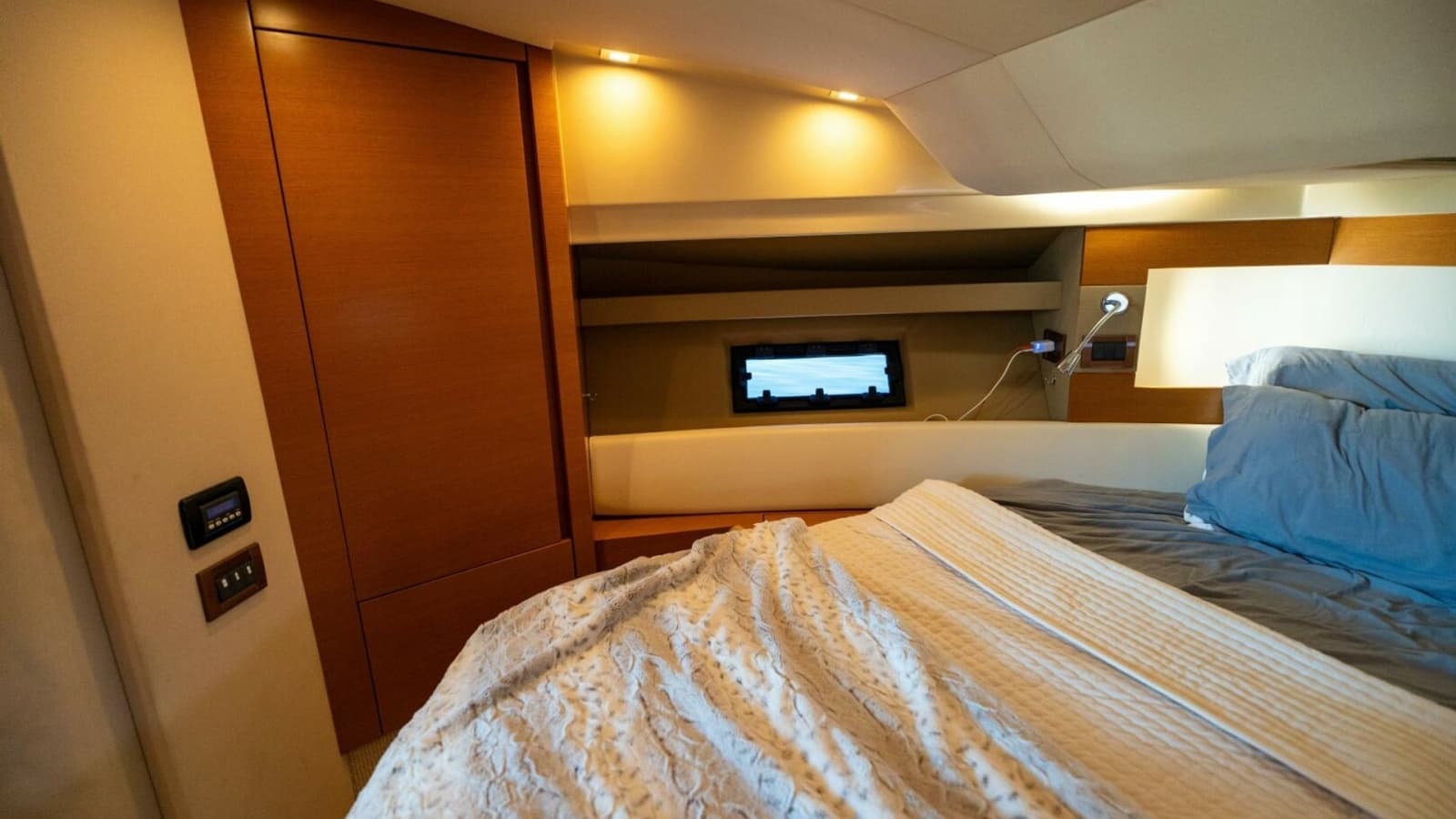 2013 Azimut 40 Flybridge - Photo 36