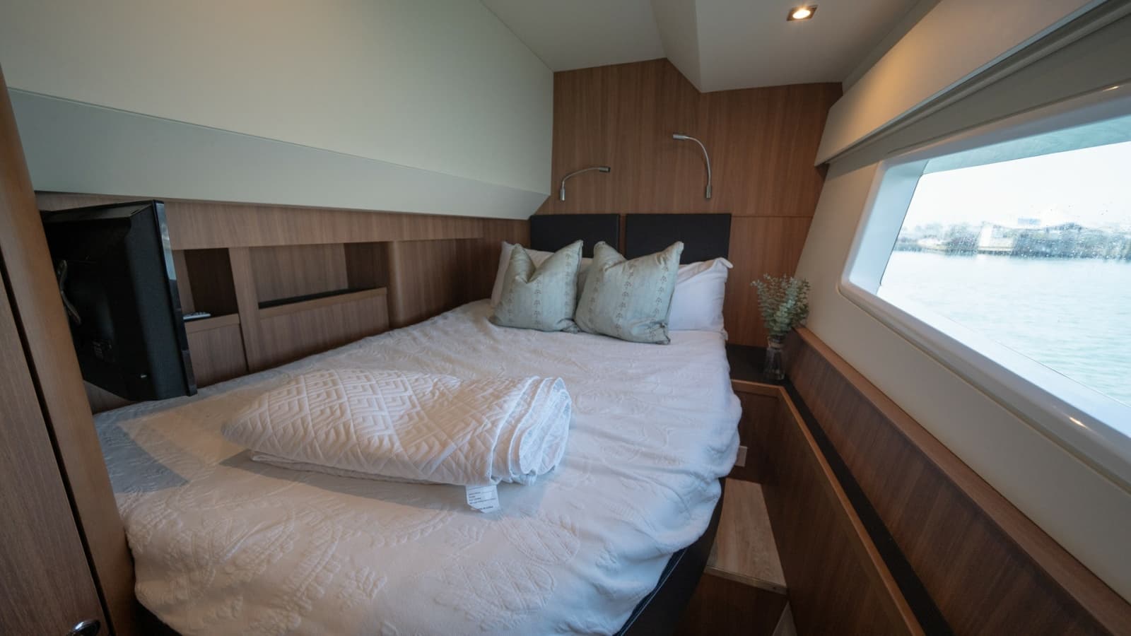 2021 Aquila 44 Motor Yacht - Photo 11