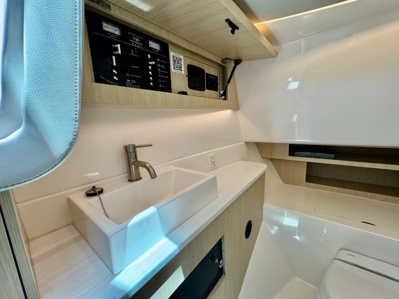 2025 Regal LS36 - Photo 8