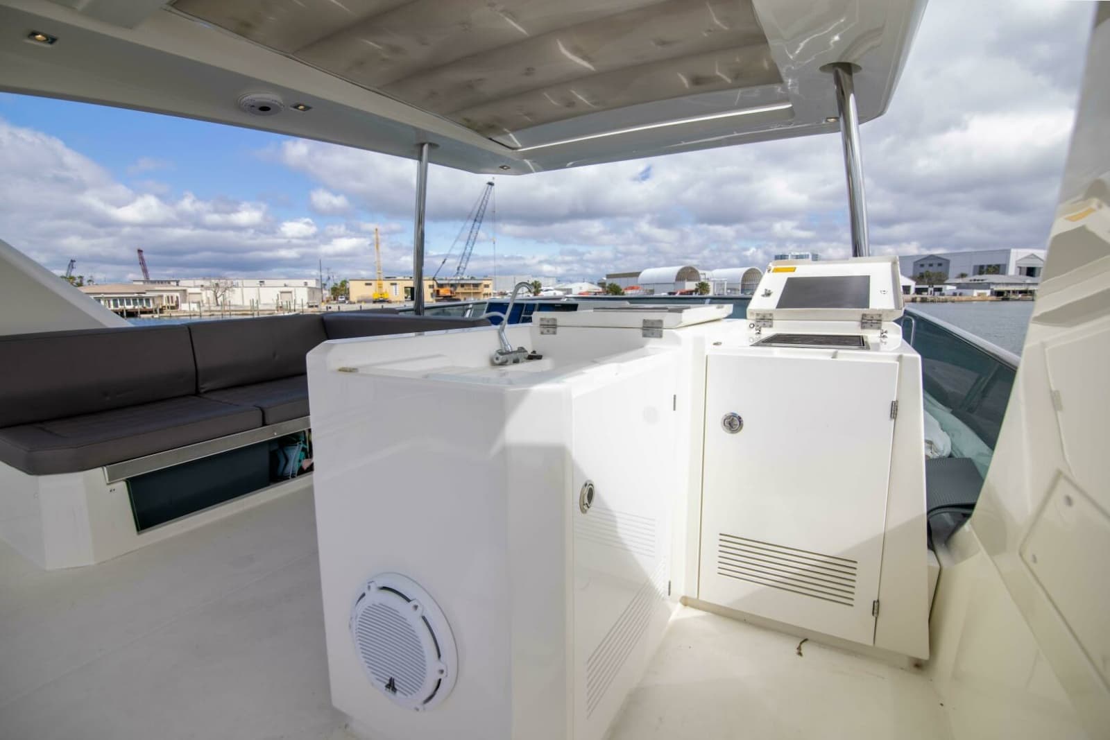 2018 Prestige 680 Flybridge - Photo 44