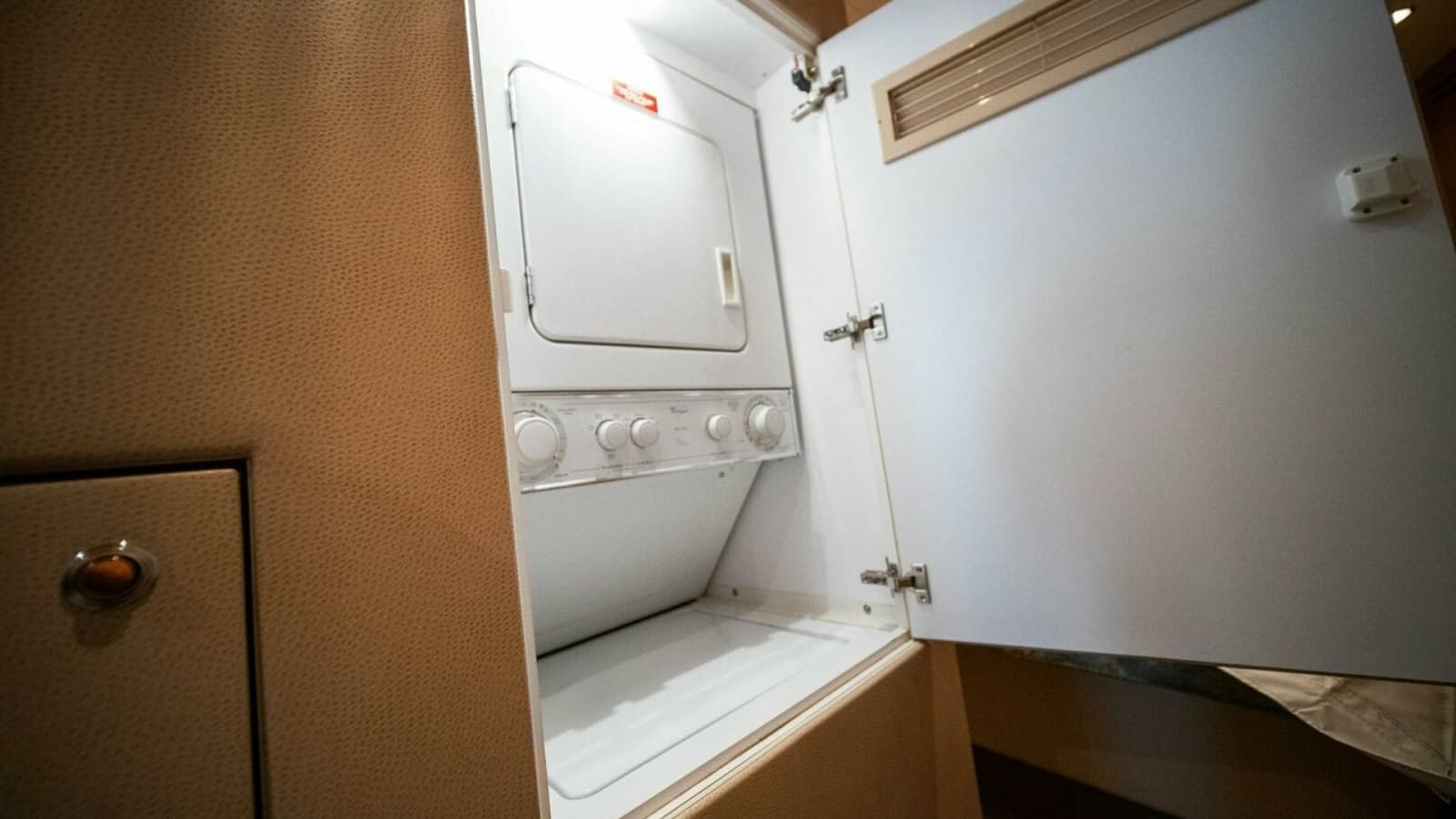 2003 Hatteras 54 Convertible - Photo 36