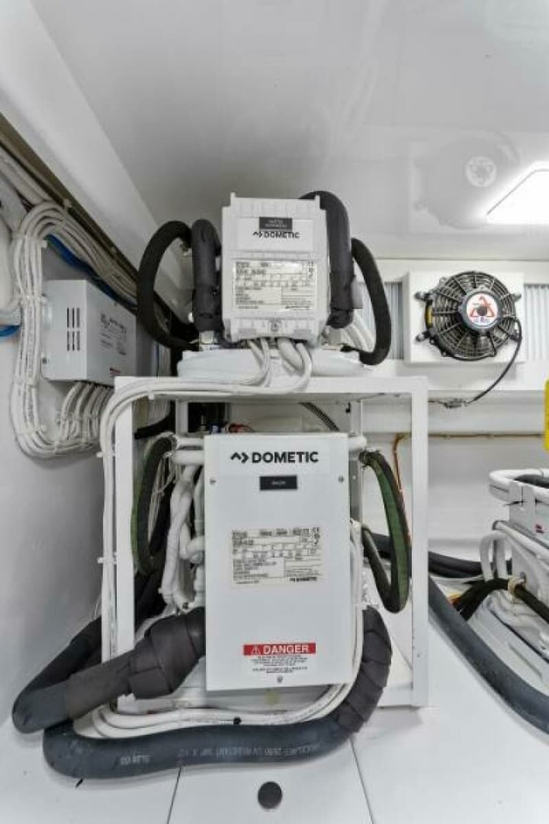 2021 Viking 54 Convertible - Photo 82