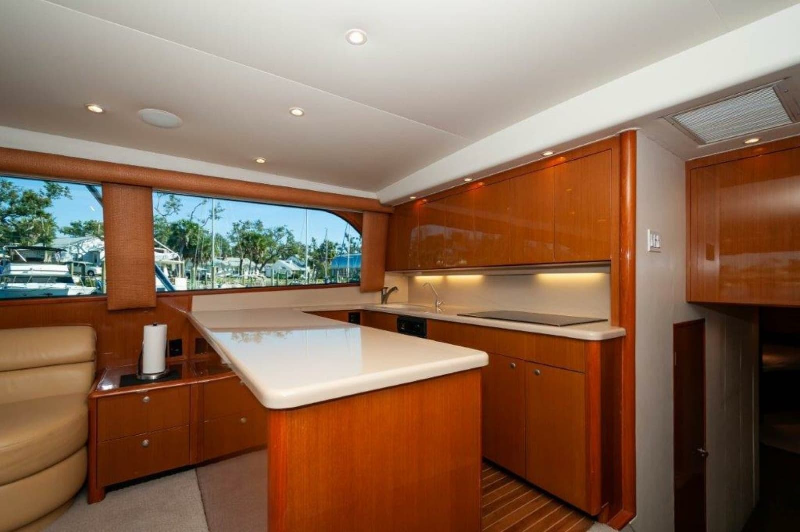 2001 Viking 61 Convertible - Photo 6