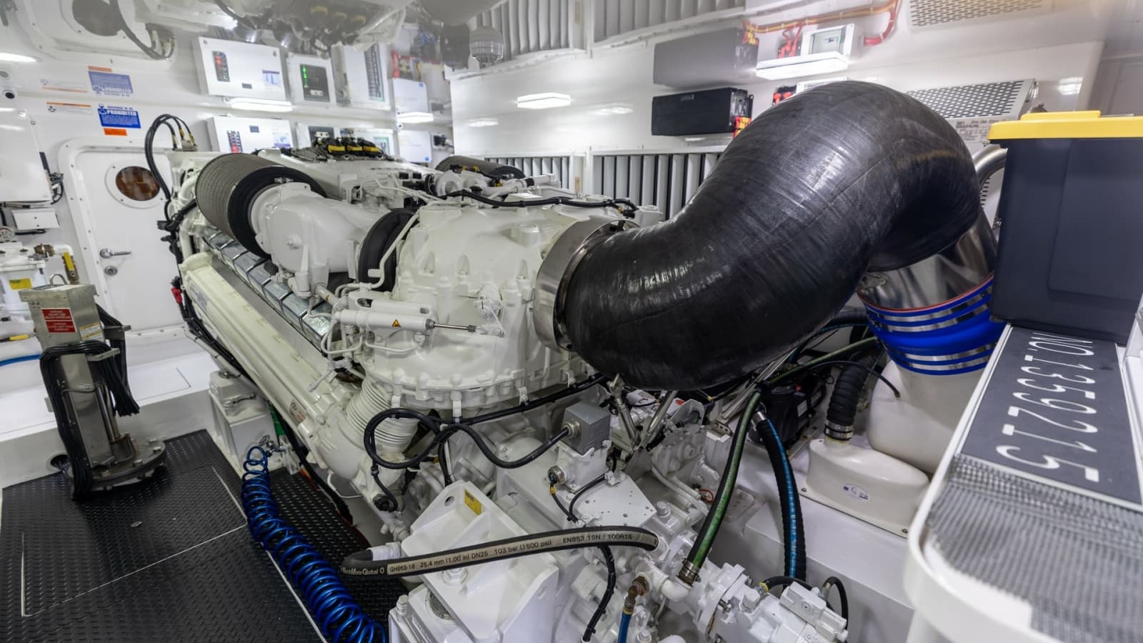 2025 Viking 74 Convertible - Photo 36