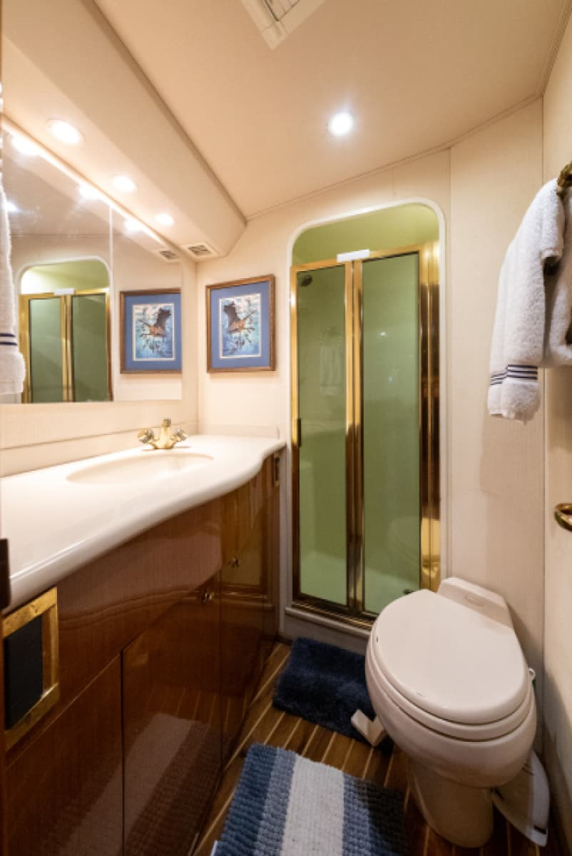 2003 Viking 45 Convertible - Photo 29
