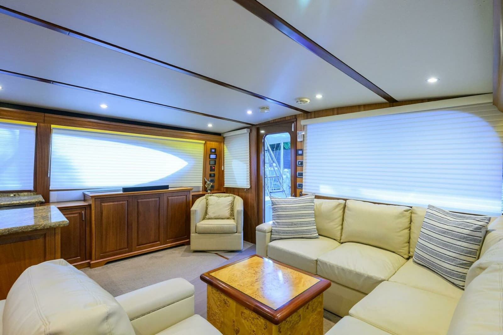2013 Hatteras GT63 - Photo 3