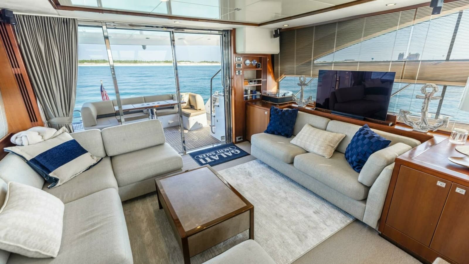 2011 Princess 64 - Photo 12