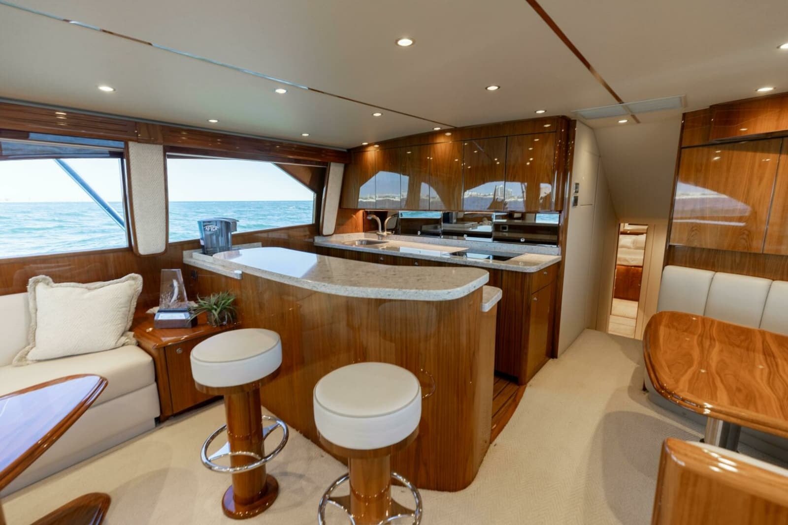 2020 Viking 62 Convertible - Photo 9