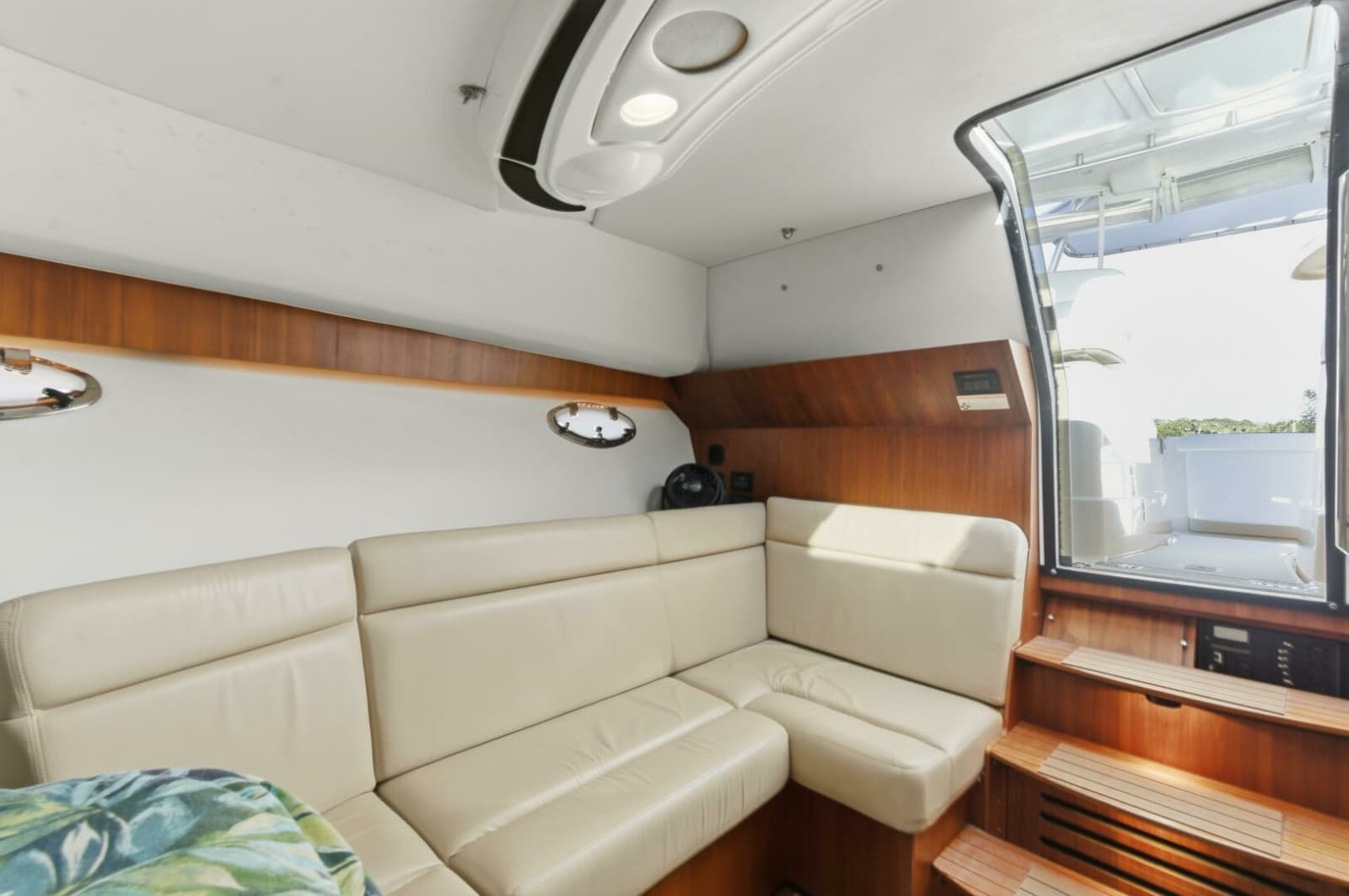 2011 Tiara Yachts 3100 Open - Photo 25