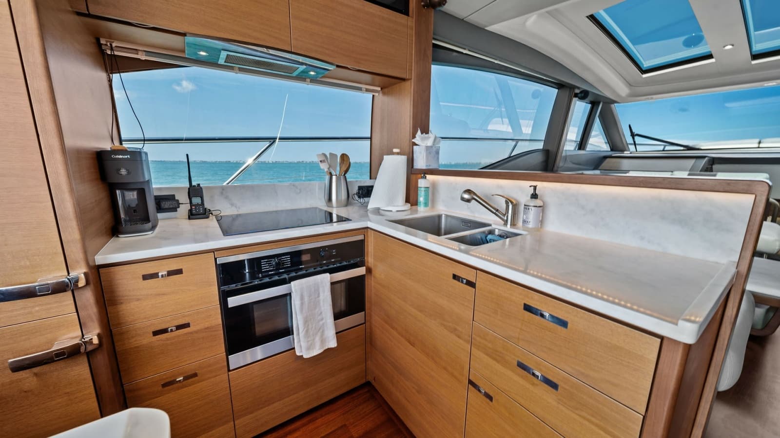 2019 Princess V65 - Photo 9