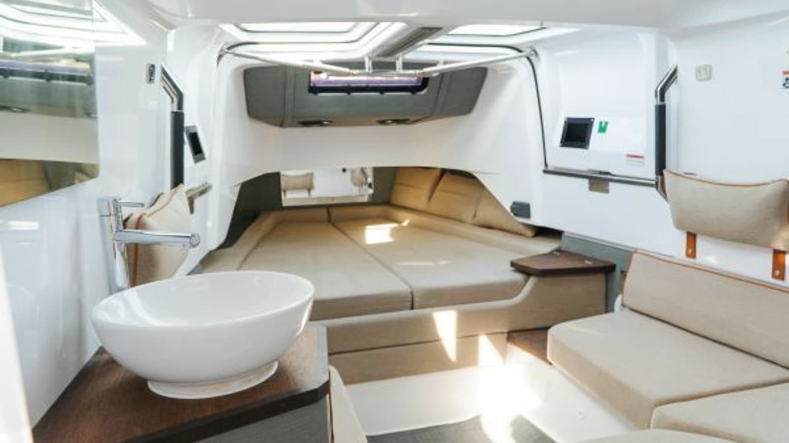 2022 Axopar 37 Brabus - Photo 4