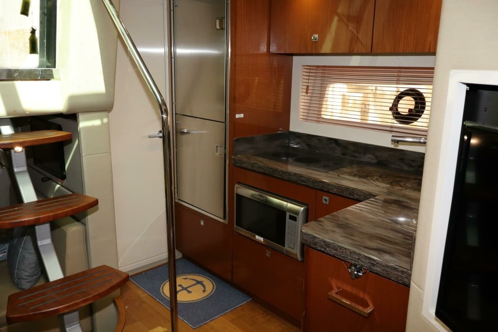 2015 Sea Ray 410 Sundancer - Photo 25