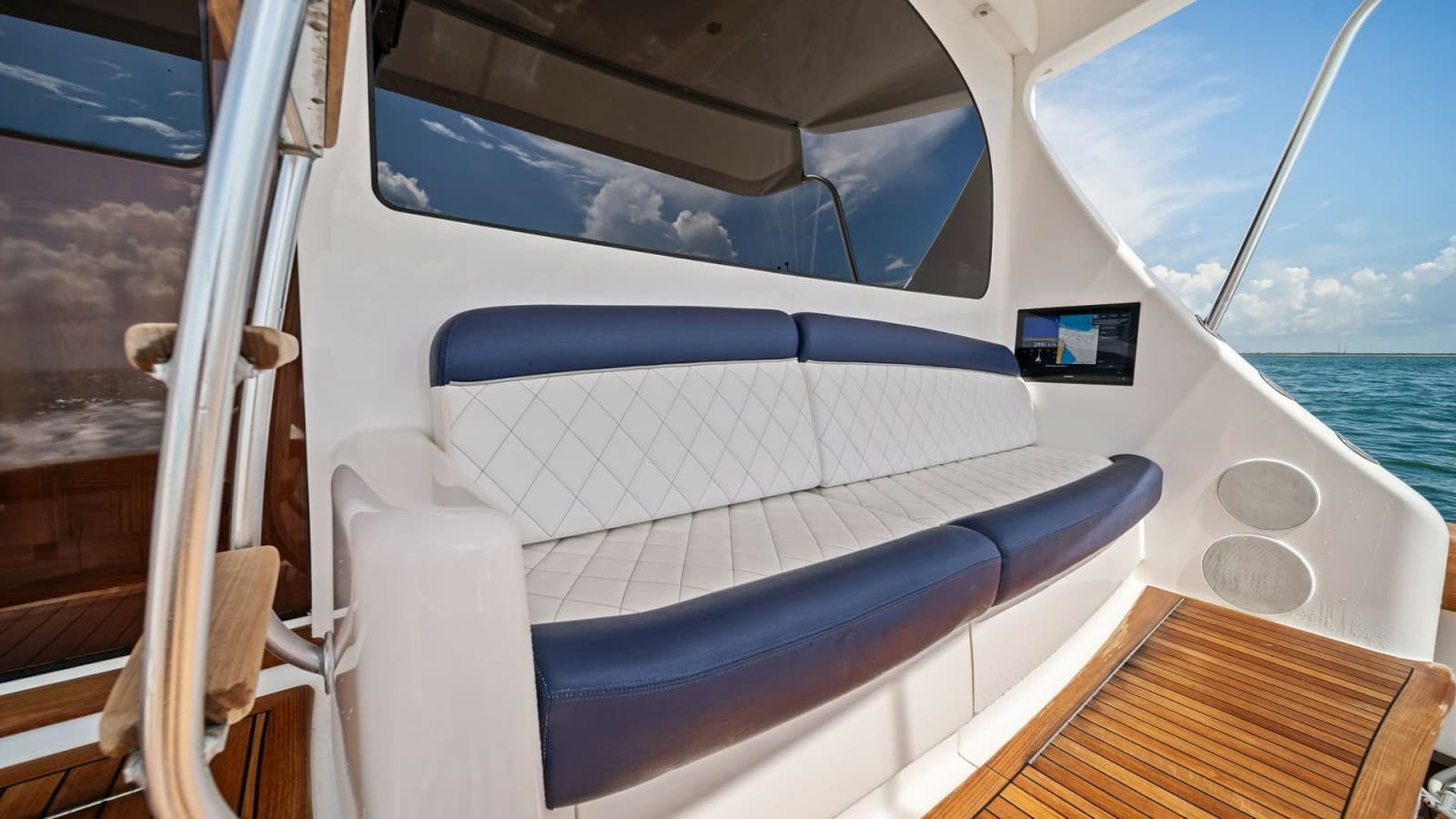 2024 Viking 64 Convertible - Photo 16