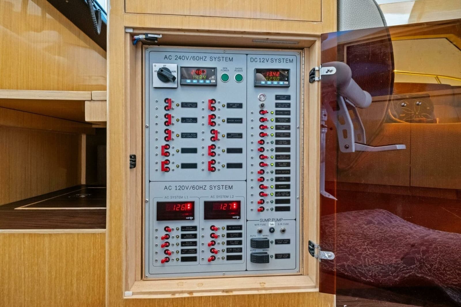 2018 Mares 47 Outboard Express Catamaran - Photo 14