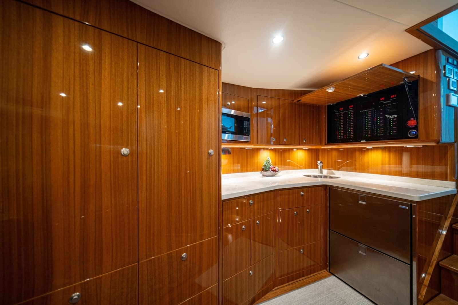 2023 Viking 46 Billfish - Photo 11