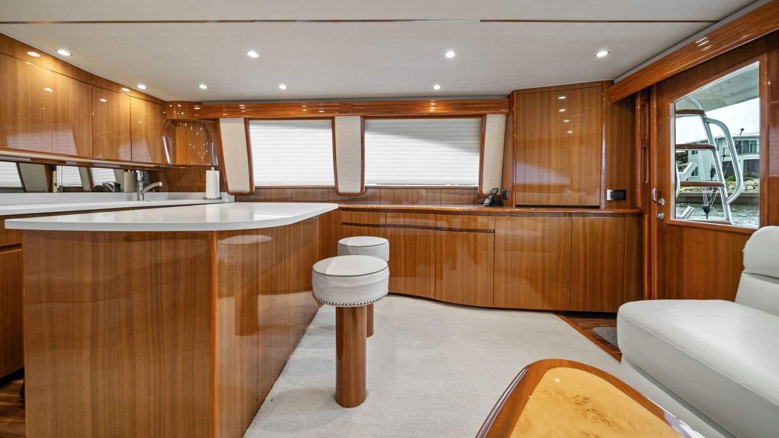 2015 Viking 55 Convertible - Photo 23