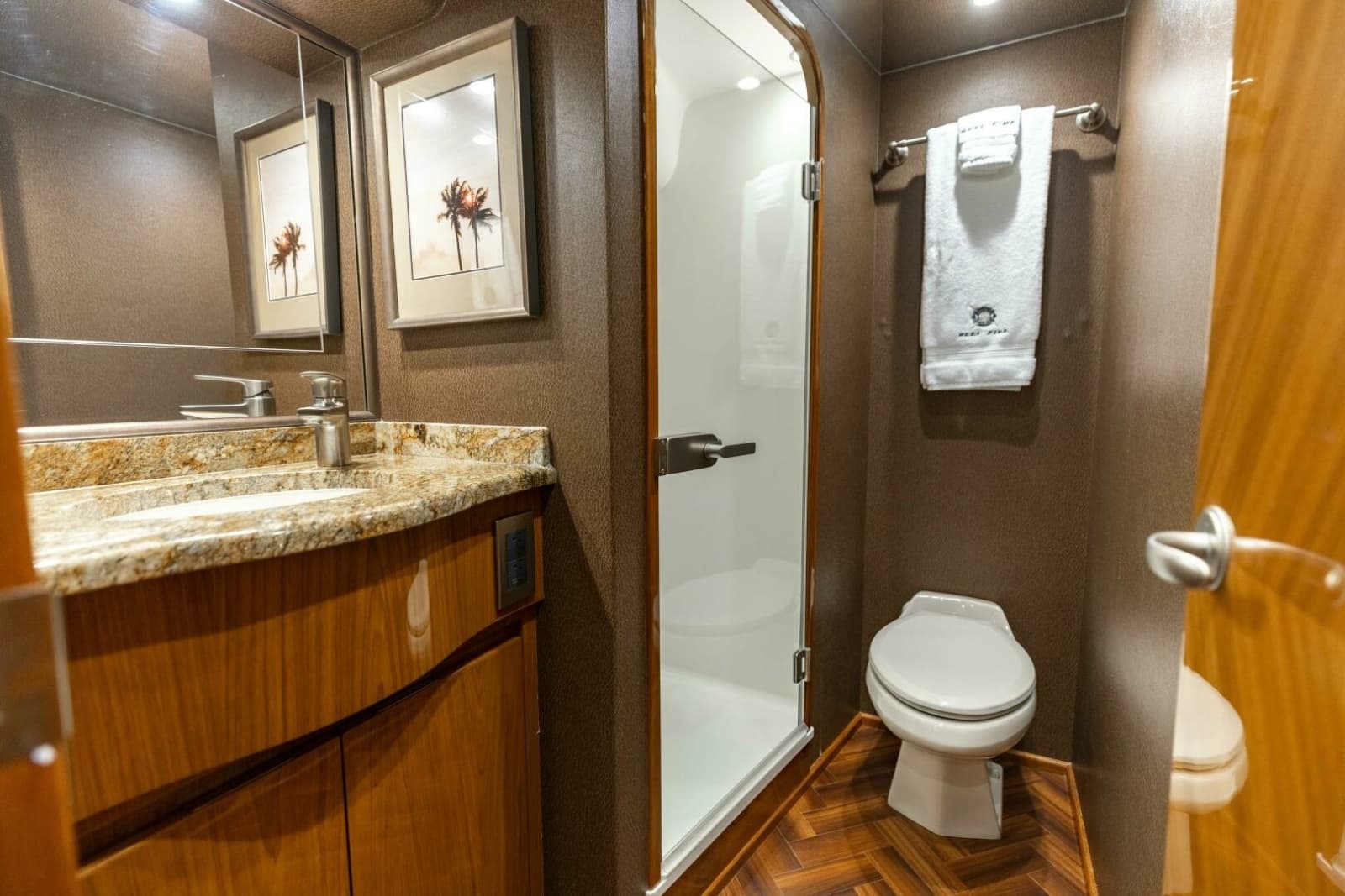 2013 Viking 76 Convertible - Photo 48