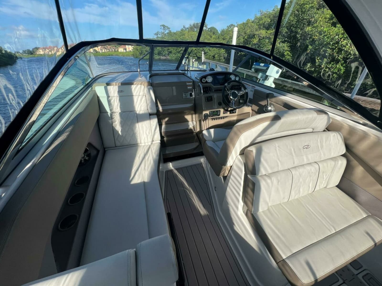 2018 Regal 28 Express - Photo 9