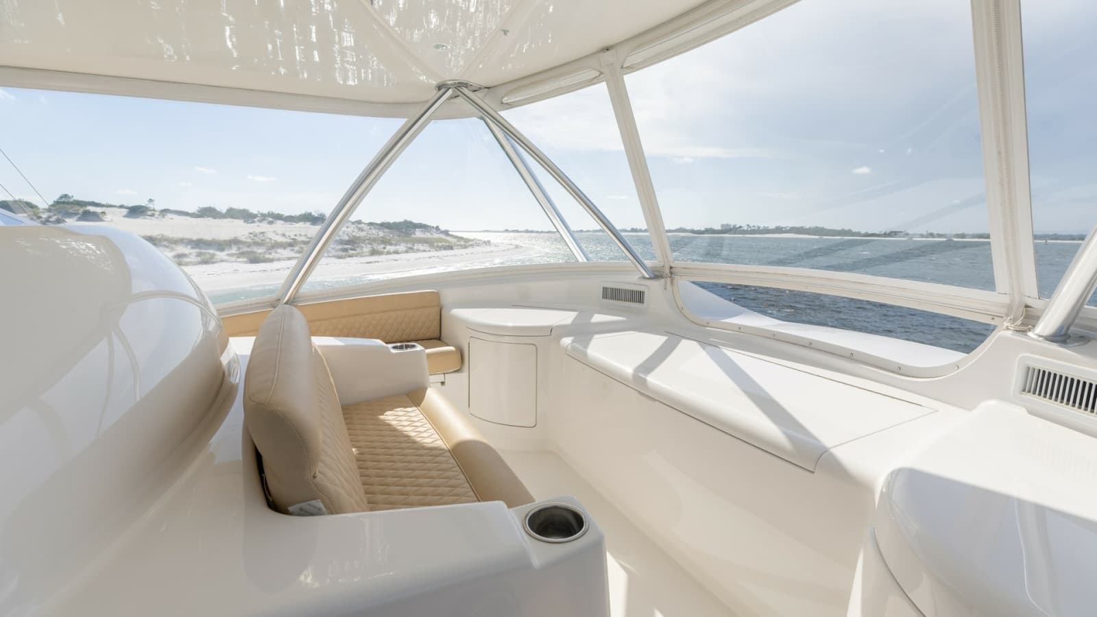 2022 Viking 68 Convertible - Photo 39