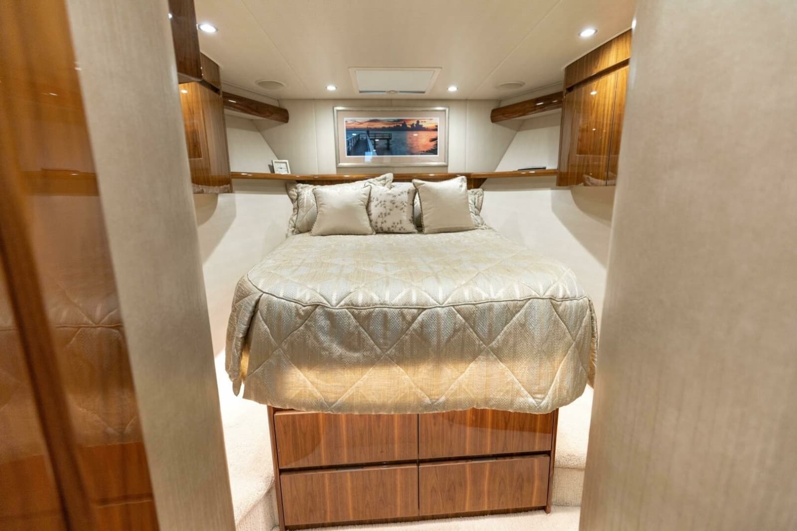 2018 Viking 62 Convertible - Photo 16