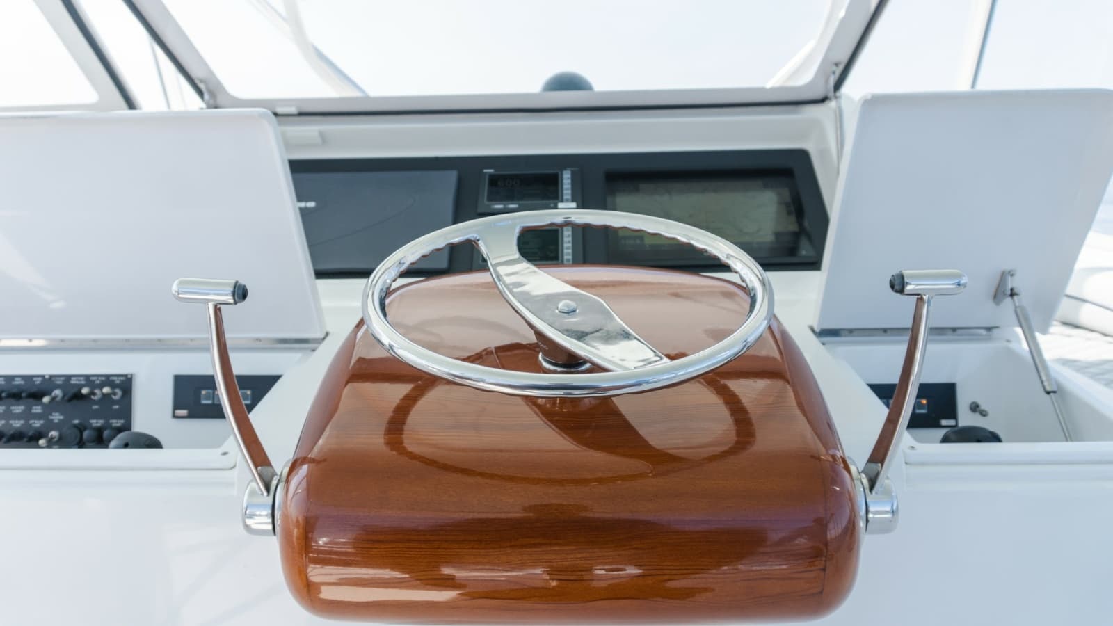 2009 Viking 50 Convertible - Photo 18