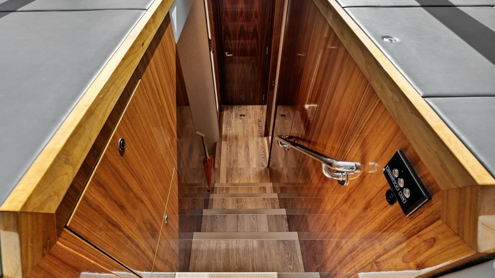 2021 Riviera 57 Enclosed Bridge - Photo 73