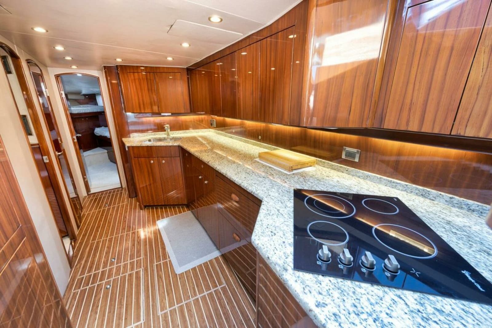 2007 Viking 52 Sport Coupe - Photo 23