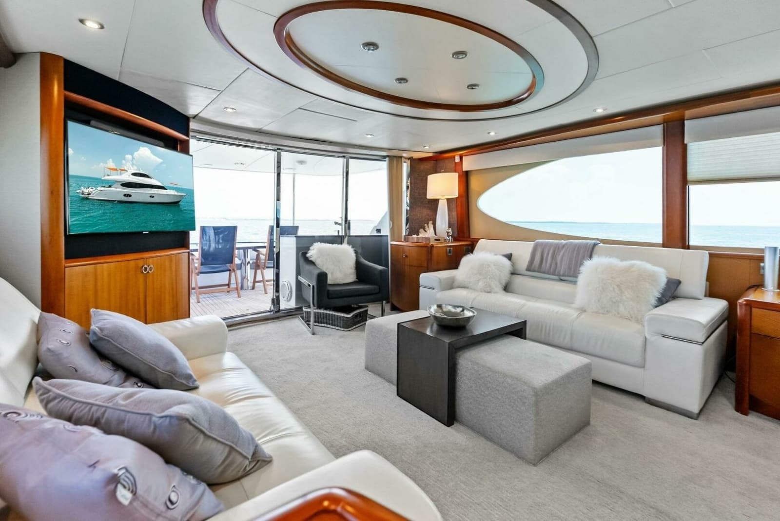 2006 Lazzara Yachts 84 Skylounge - Photo 55