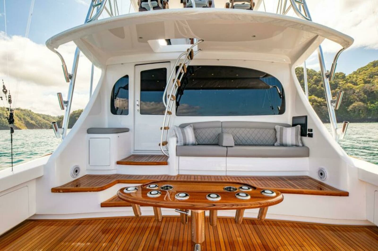 2023 Viking 64 Convertible - Photo 38