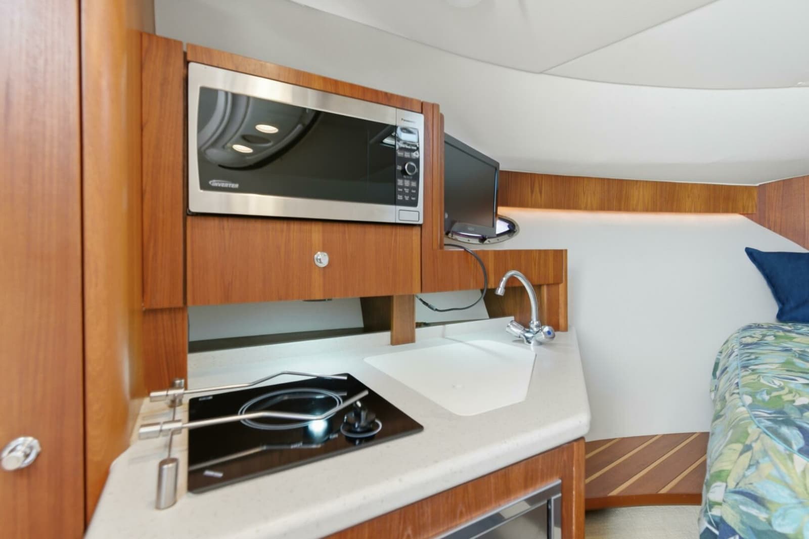 2011 Tiara Yachts 3100 Open - Photo 26