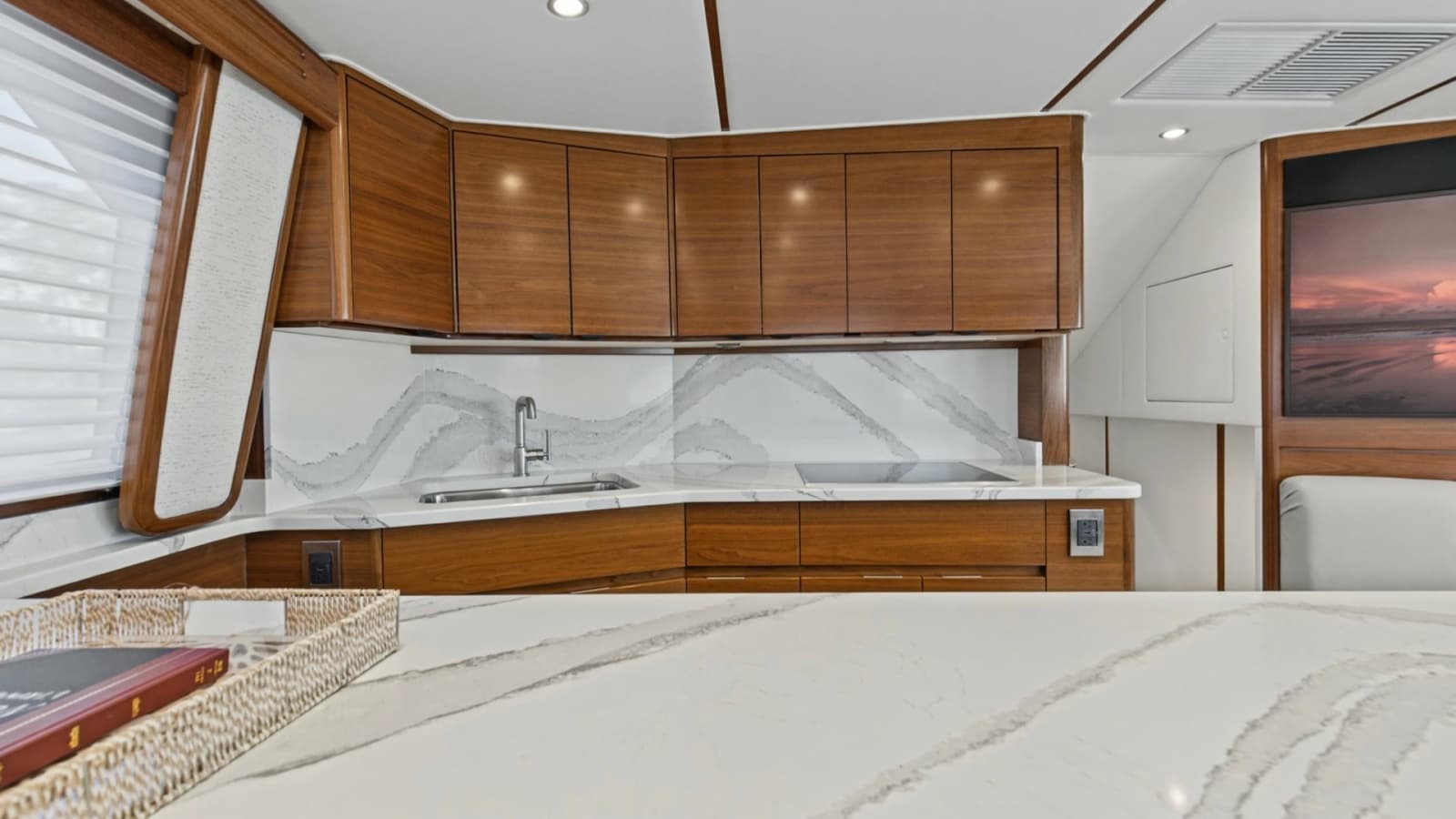 2024 Viking 54 Convertible - Photo 10