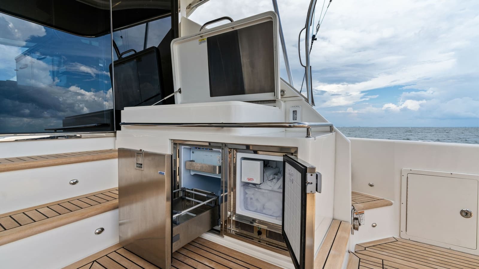 2021 Riviera 57 Enclosed Bridge - Photo 16