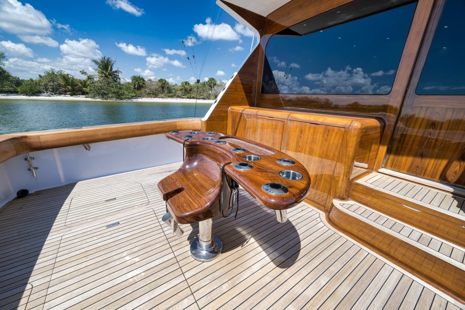 2003 Viking 52 Convertible - Photo 29
