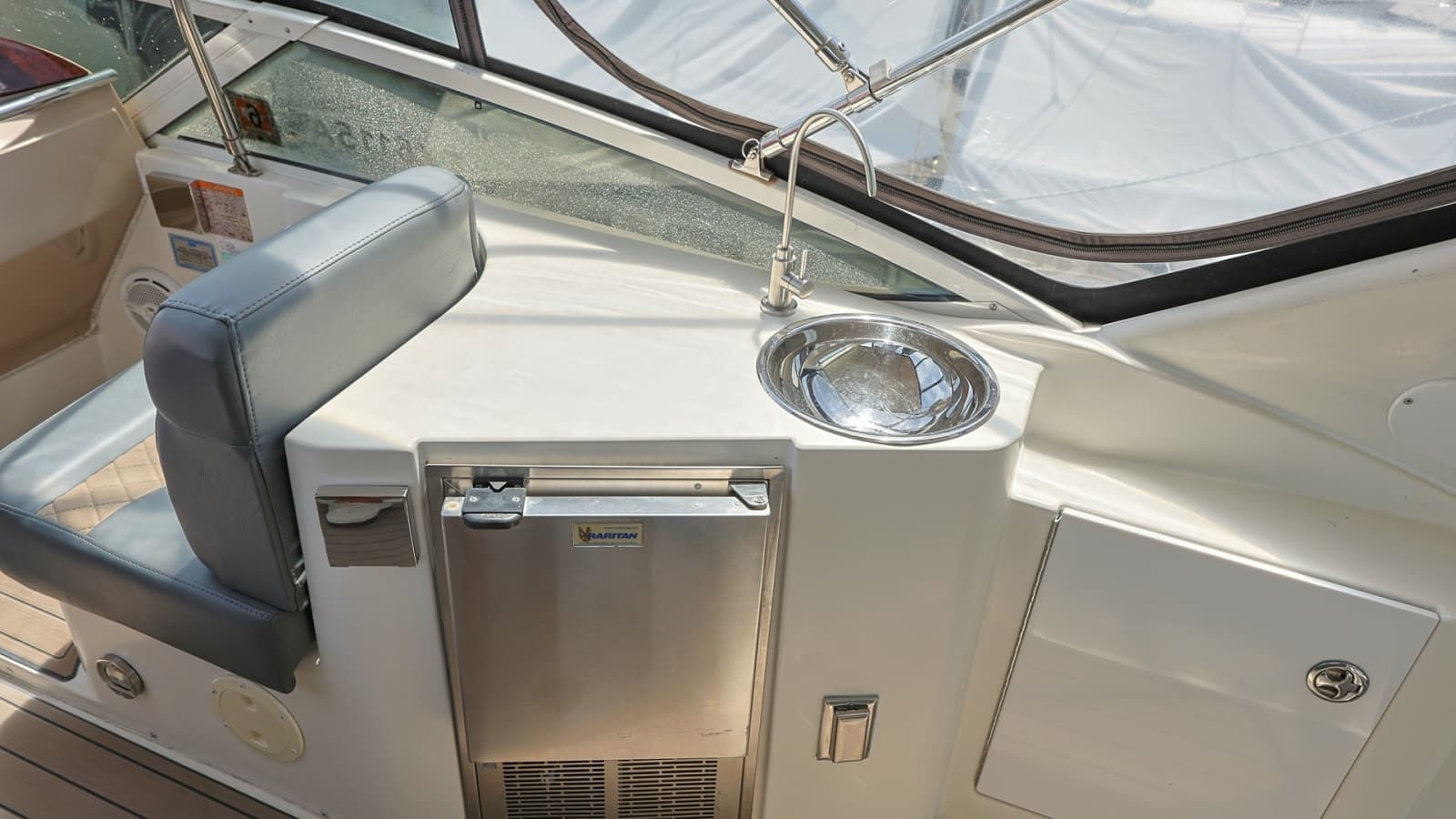 2006 Carver 396 Motor Yacht - Photo 9