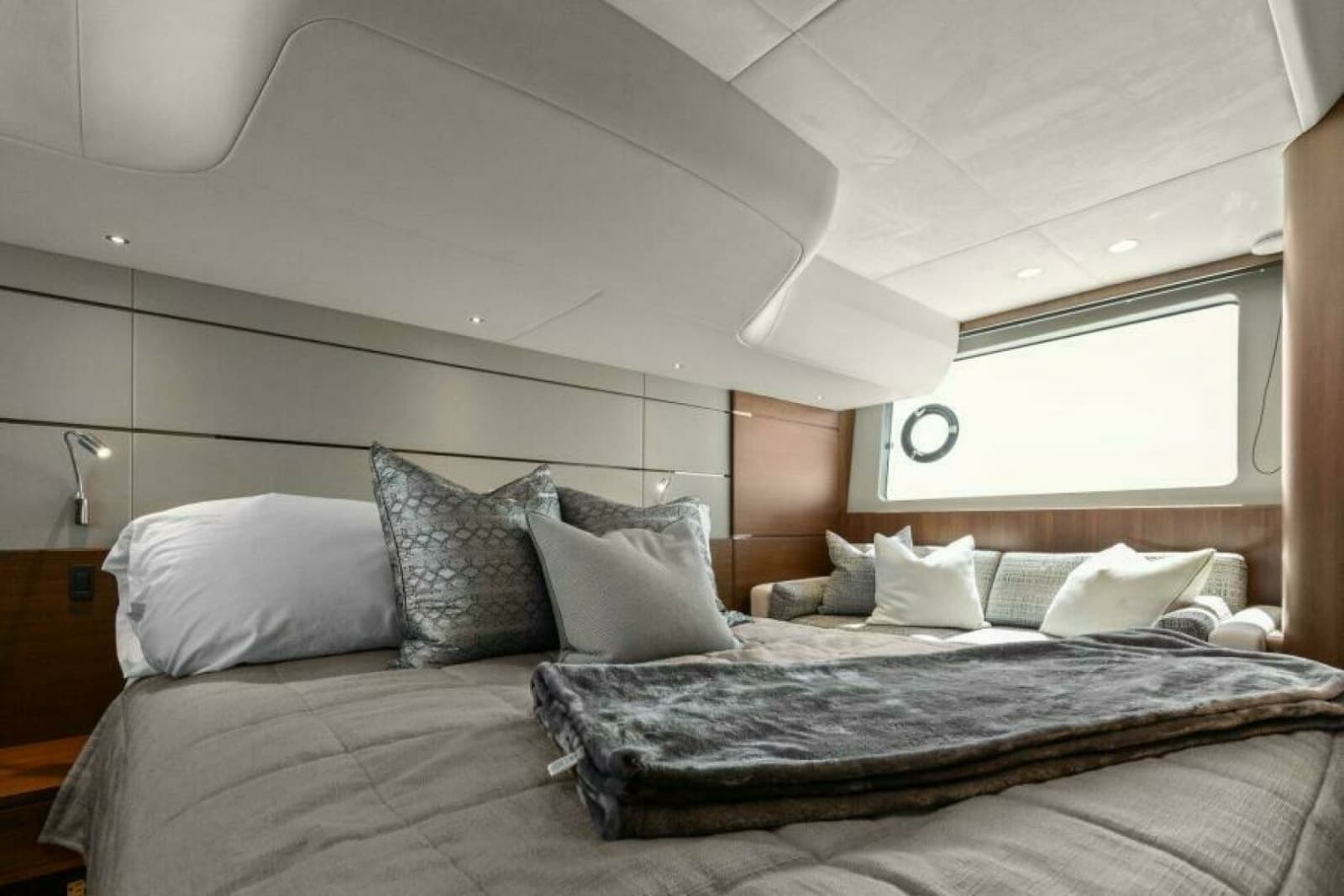 2016 Princess 60 Flybridge - Photo 35