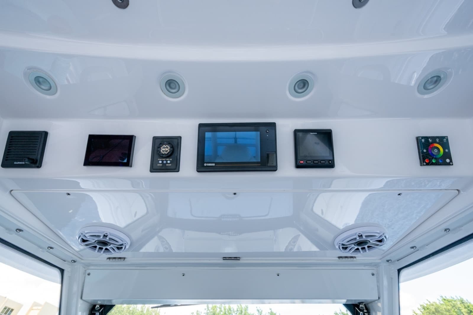 2020 Everglades 395 Center Console - Photo 16