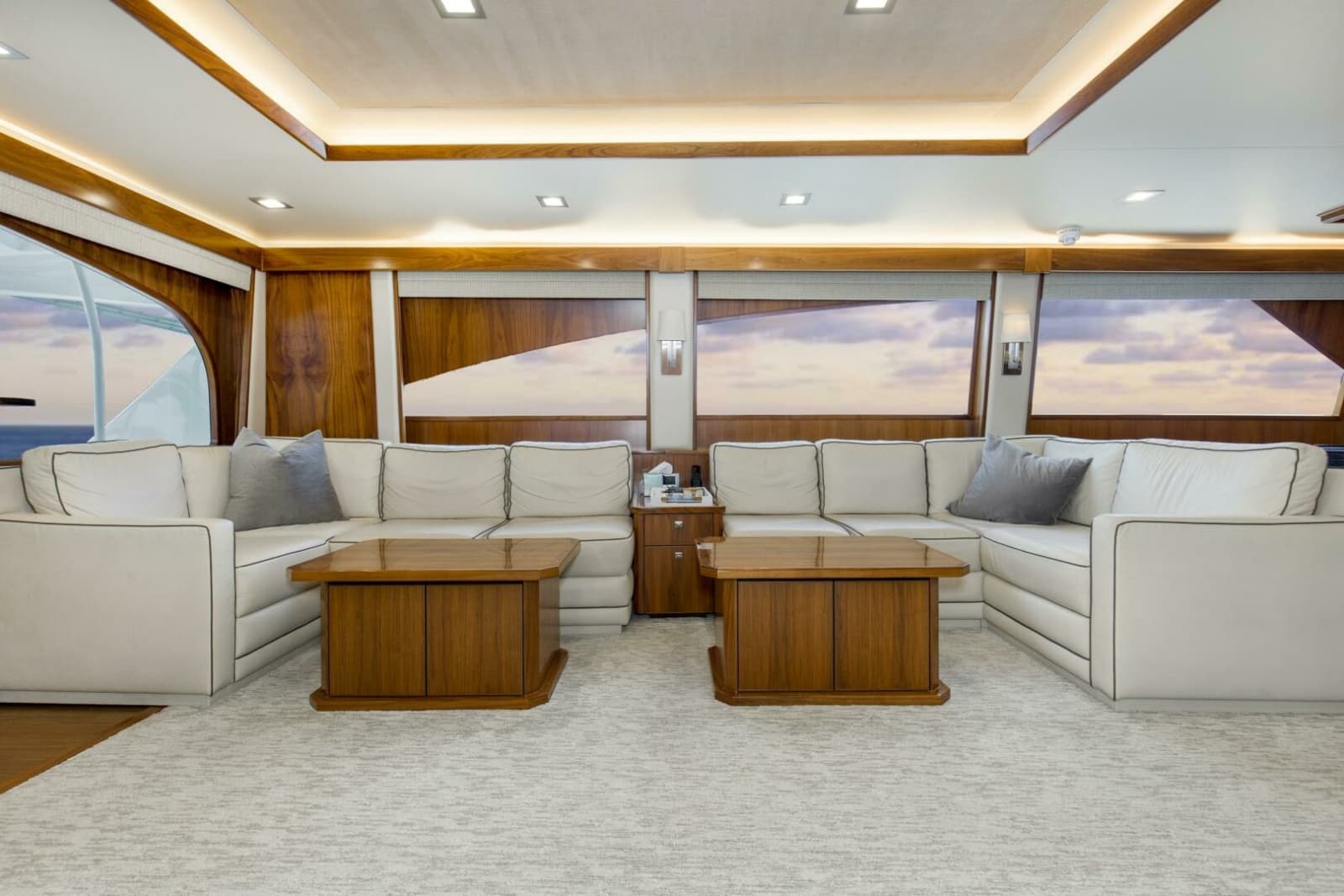 2016 Viking 92 Enclosed Bridge - Photo 9