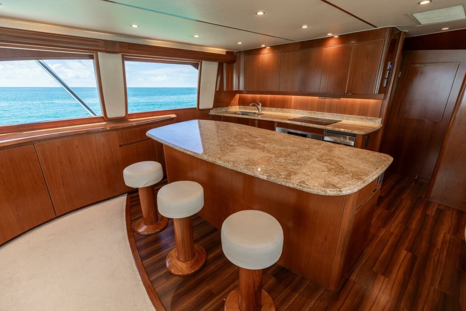 2015 Viking 70 Convertible - Photo 15