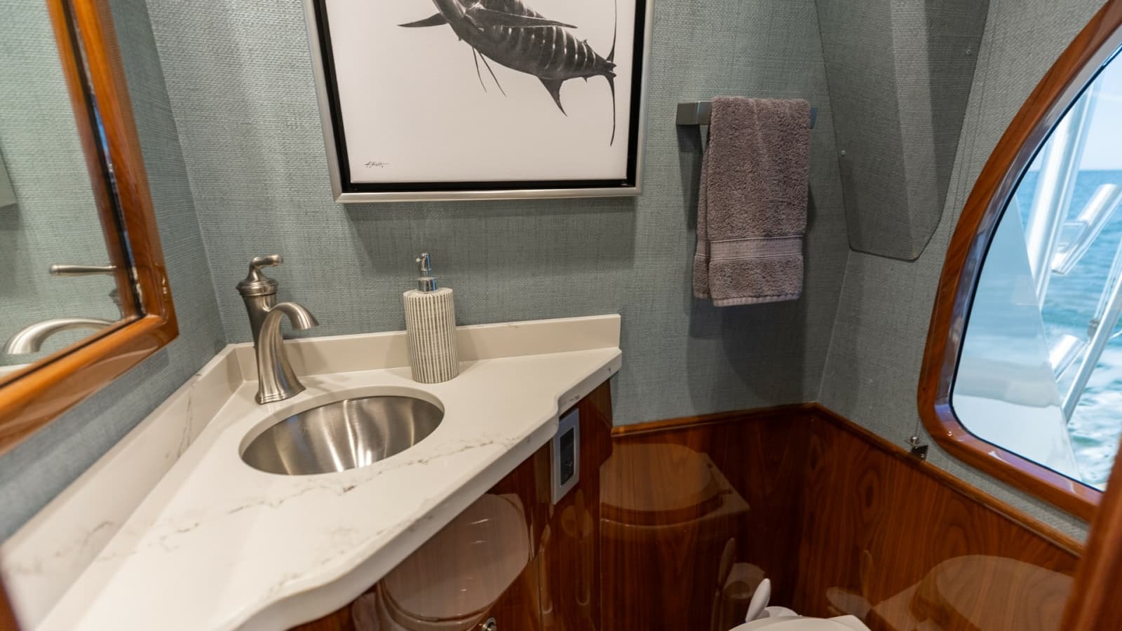 2019 Viking 68 Convertible - Photo 9